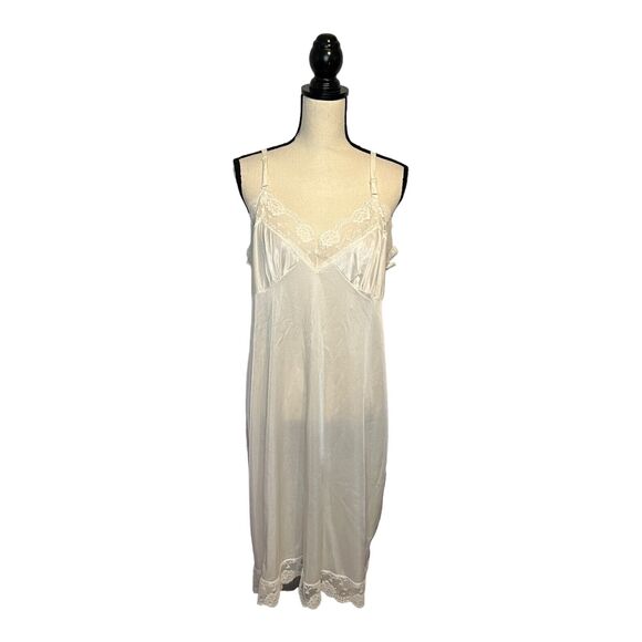 Vintage Bari White Nightgown Union Made ILGWU ERBA Lace size 44 Adjustable - Picture 2 of 7